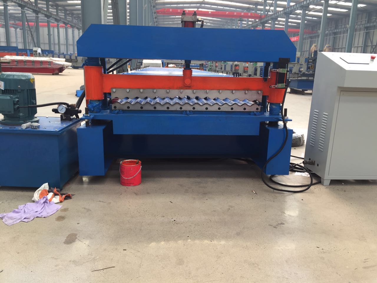 Corrugated dak sheet roll foarmjen masine