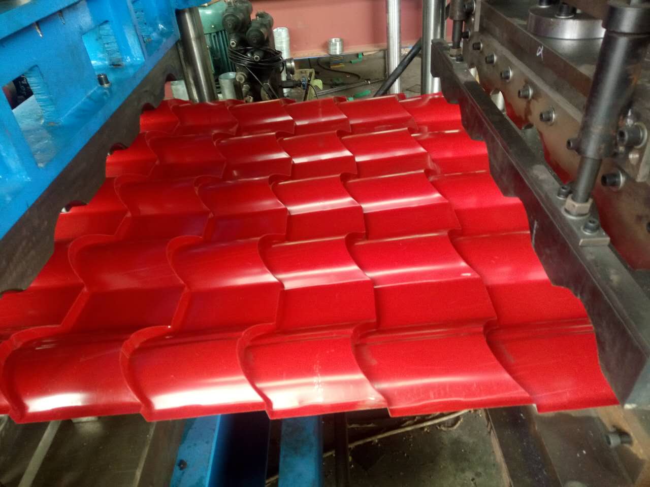 Glazed tile roof sheet roll forming machine