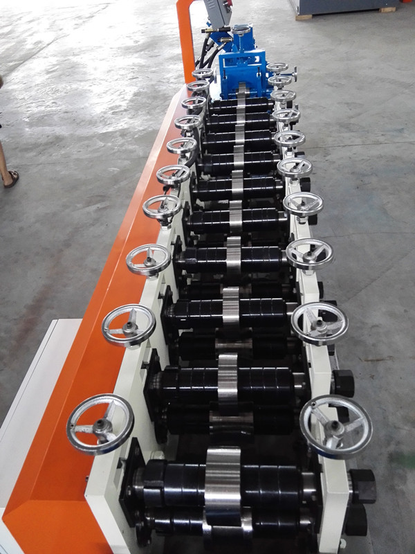 Stud and track keel roll forming machine