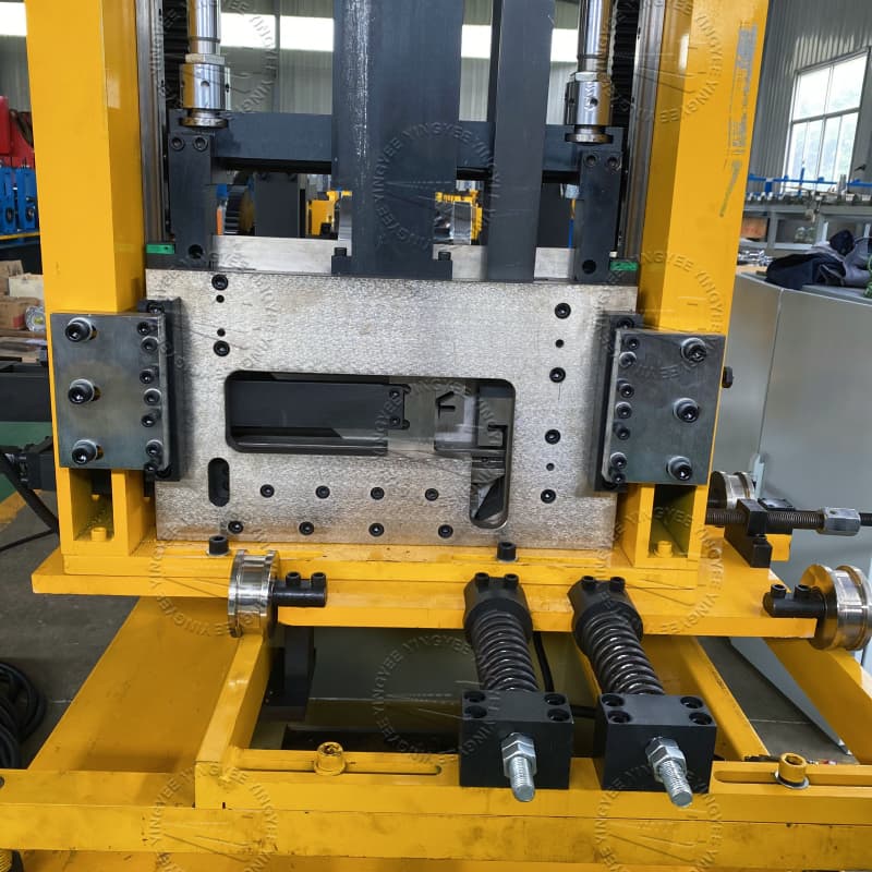 Purlin roll forming machine