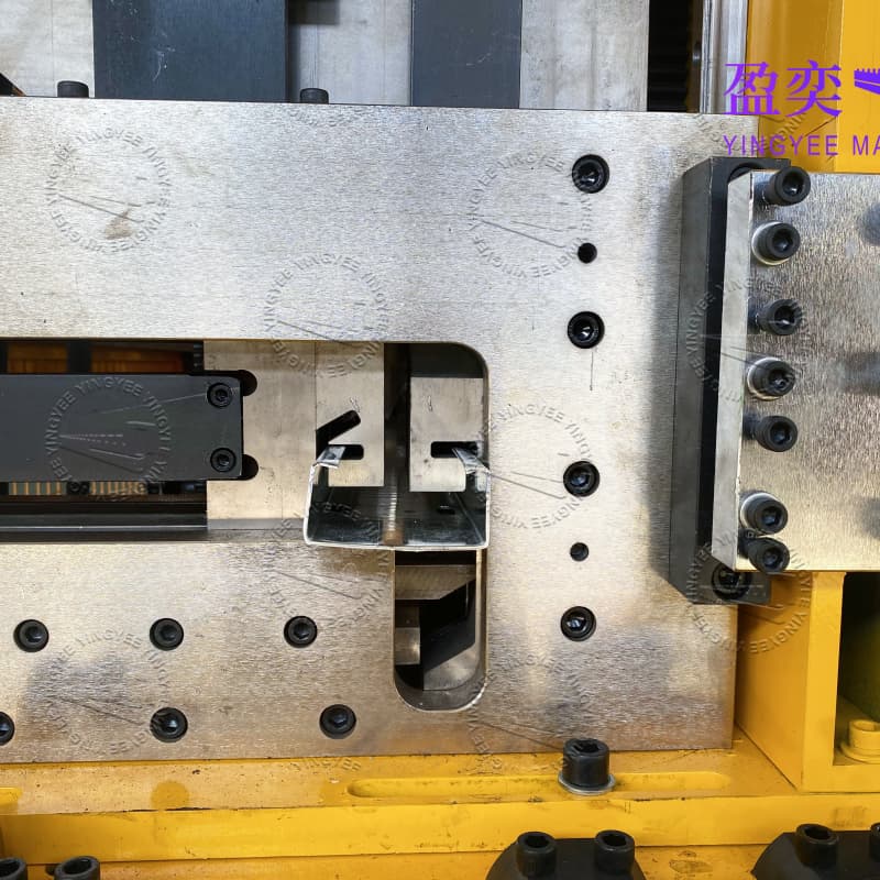 Purlin roll forming machine