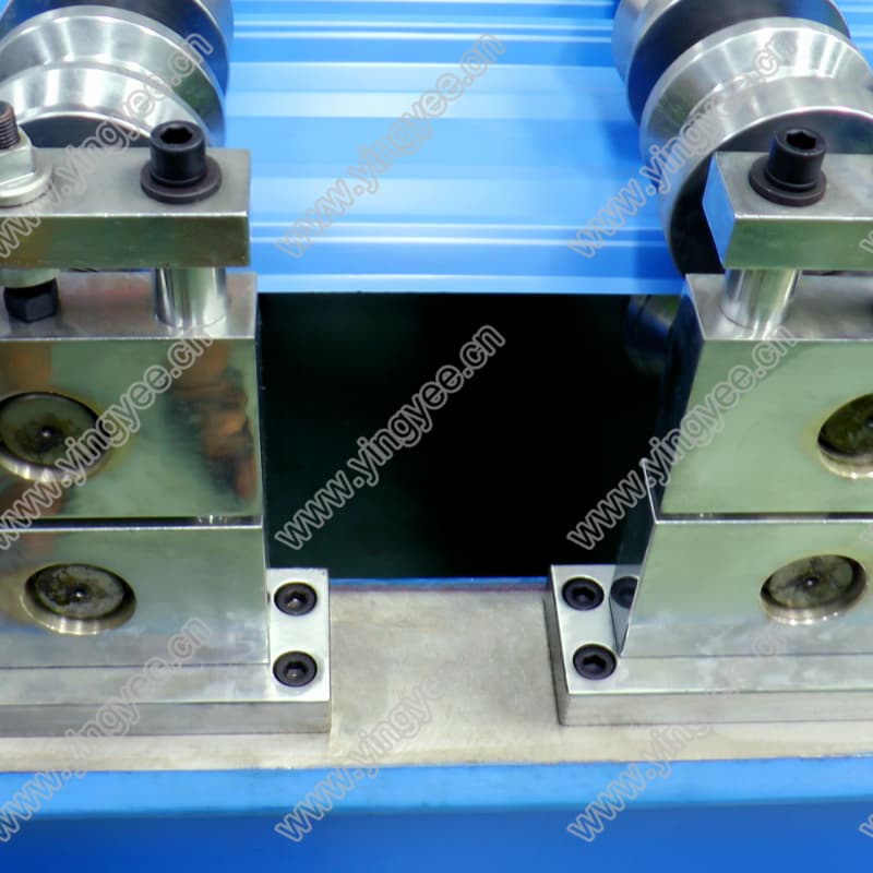 roof sheet roll forming machine