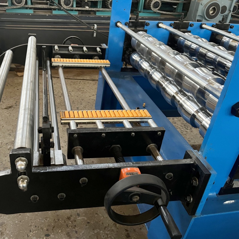 roof sheet cold roll forming machine