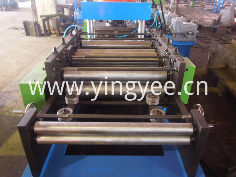 highway guardrail roll forming machine